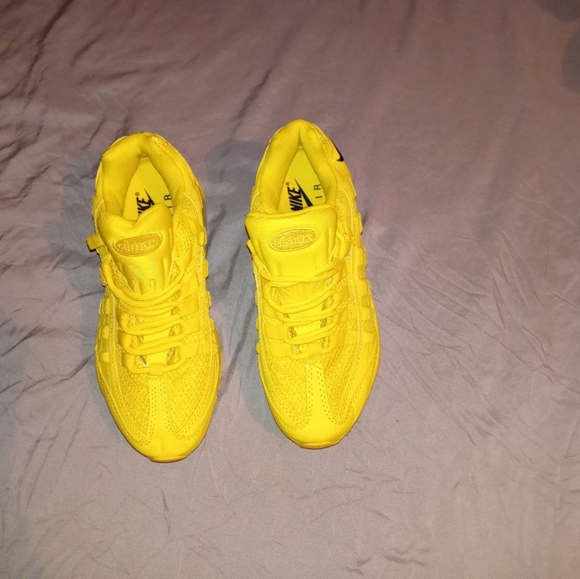 Shoes - Picture 3 of 11